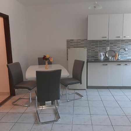 Apartman Curcic Книн Екстер'єр фото