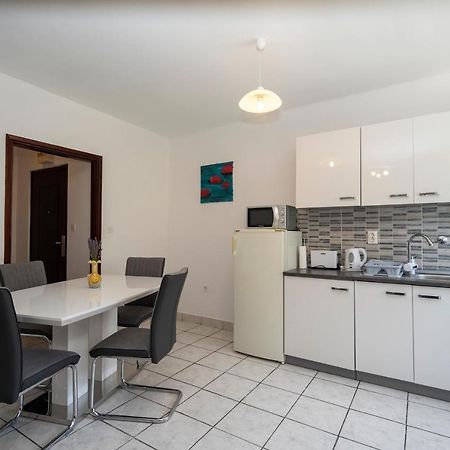 Apartman Curcic Книн Екстер'єр фото