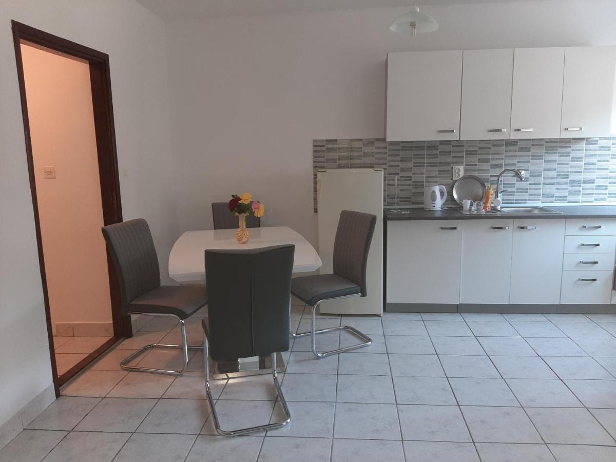 Apartman Curcic Книн Екстер'єр фото