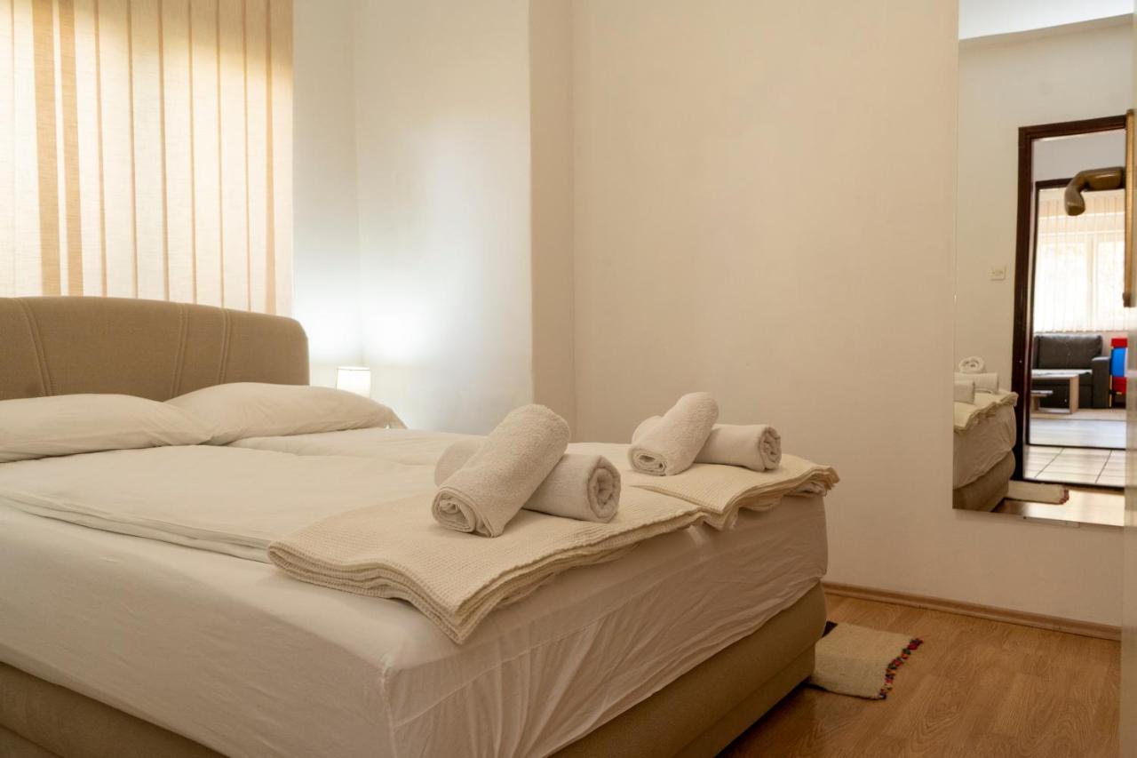 Apartman Curcic Книн Екстер'єр фото