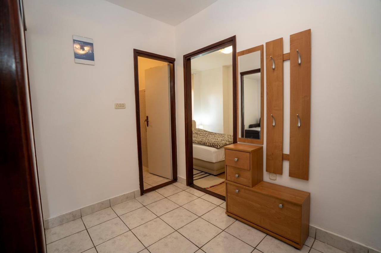 Apartman Curcic Книн Екстер'єр фото