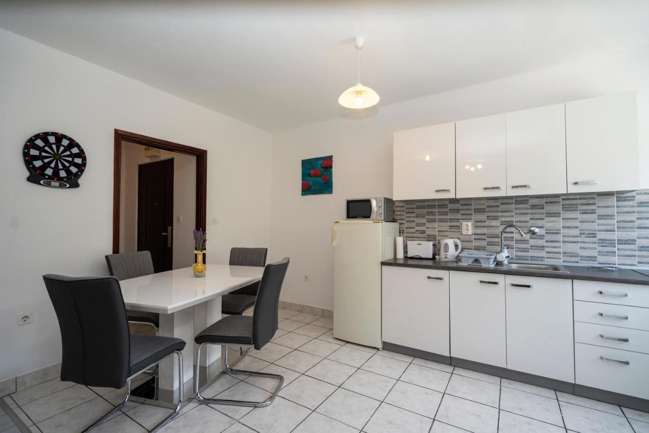 Apartman Curcic Книн Екстер'єр фото