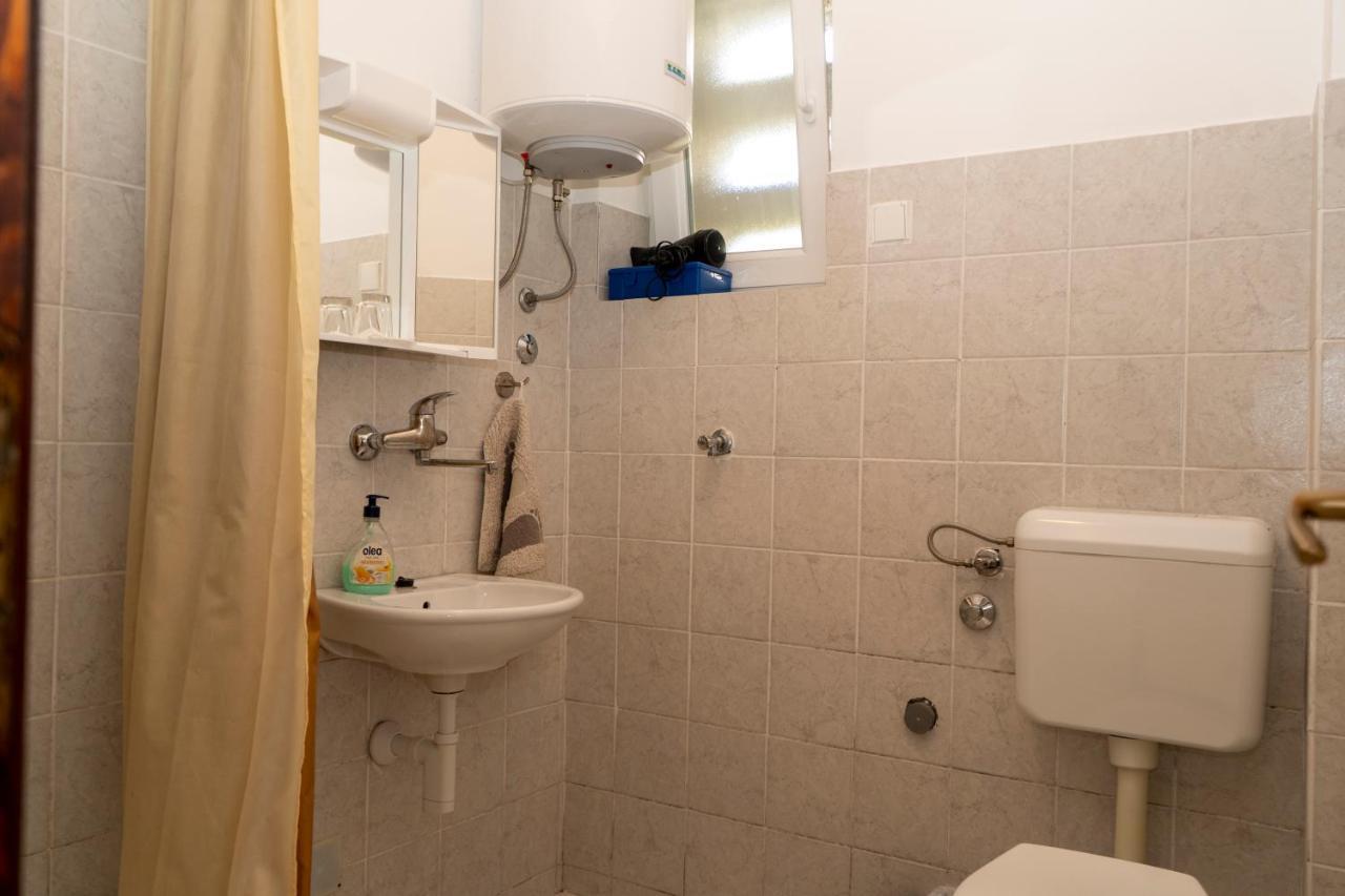 Apartman Curcic Книн Екстер'єр фото