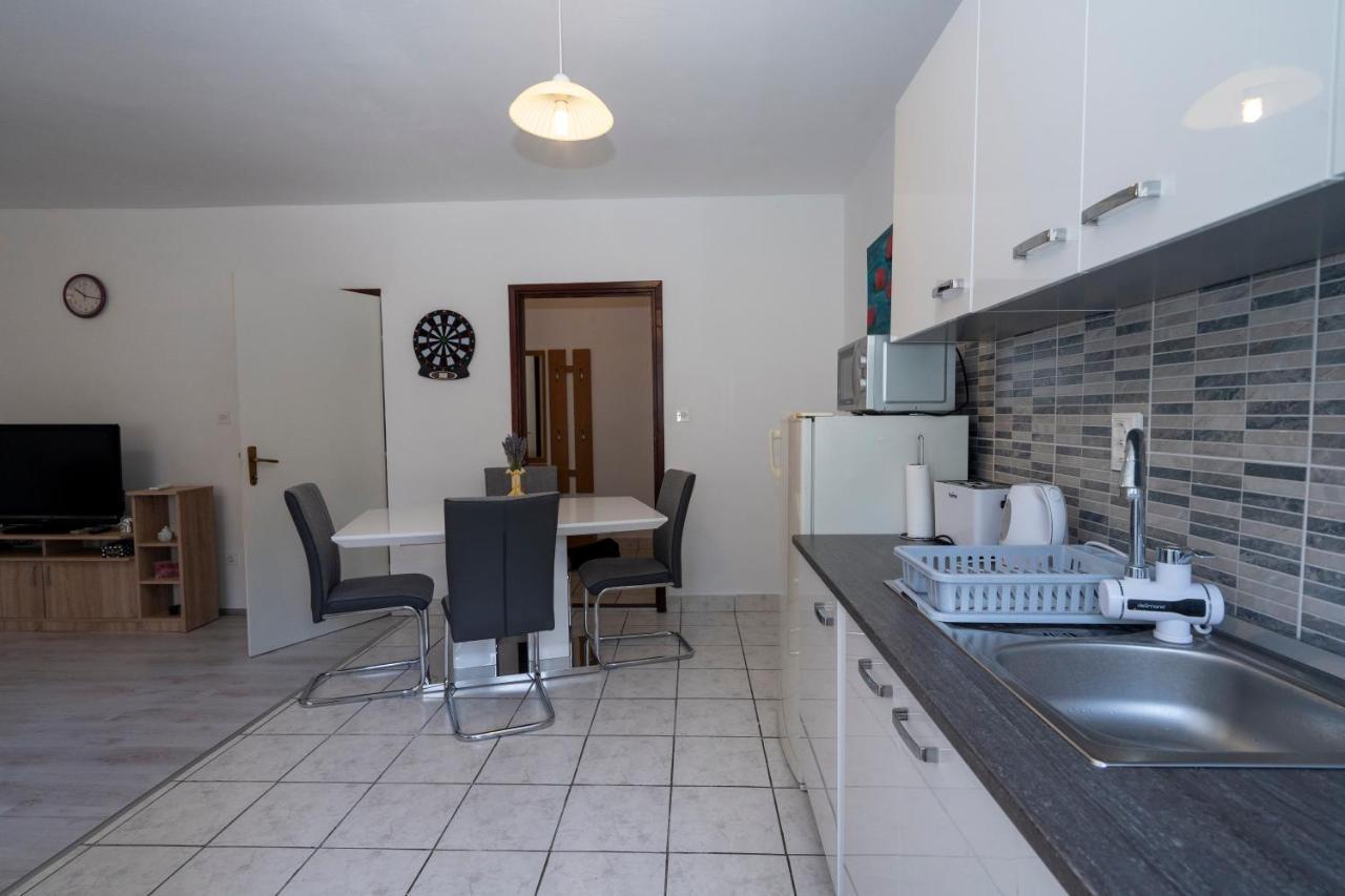 Apartman Curcic Книн Екстер'єр фото