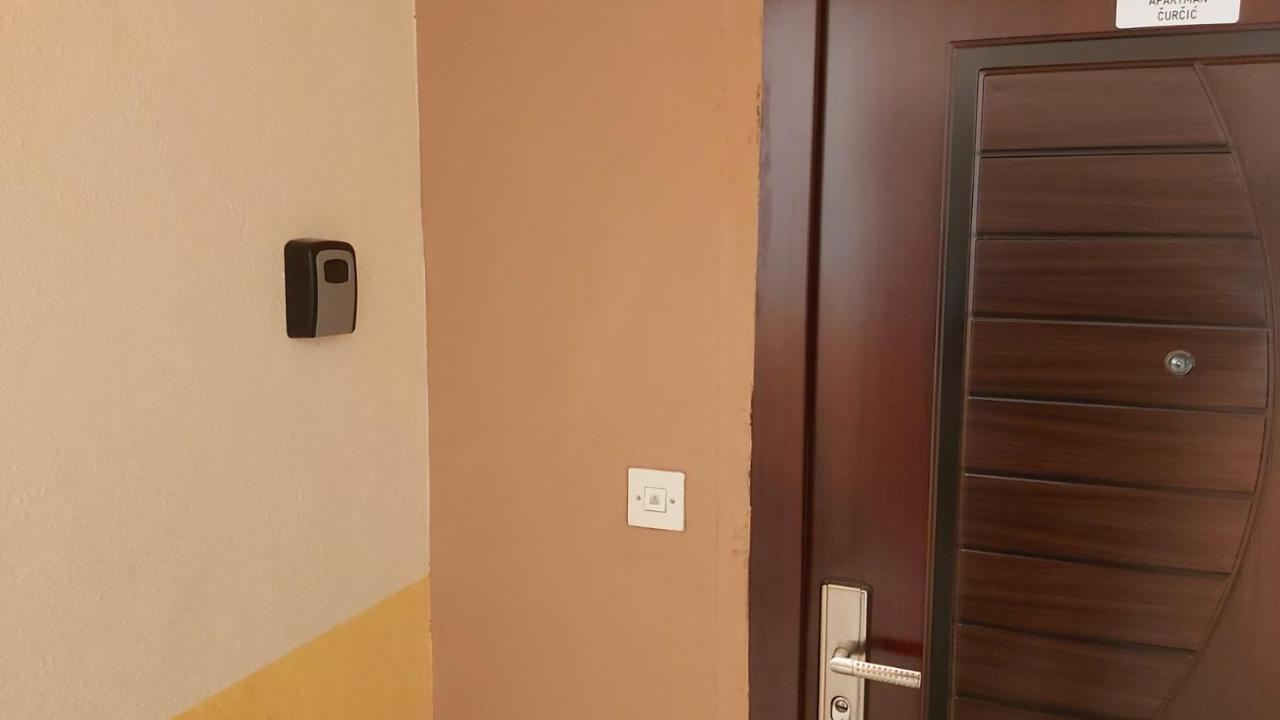 Apartman Curcic Книн Екстер'єр фото